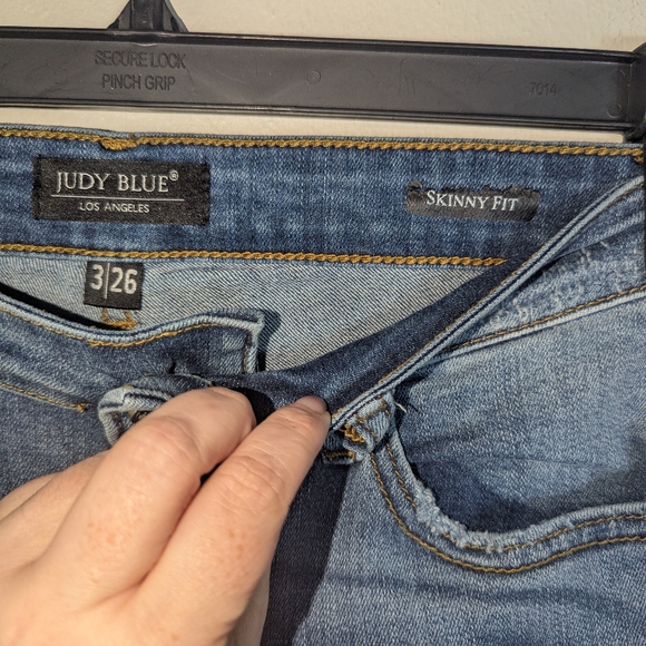 3/26 Judy Blue Leopard Patch Distressed Skinny Fit Jeans - Picture 3 of 6